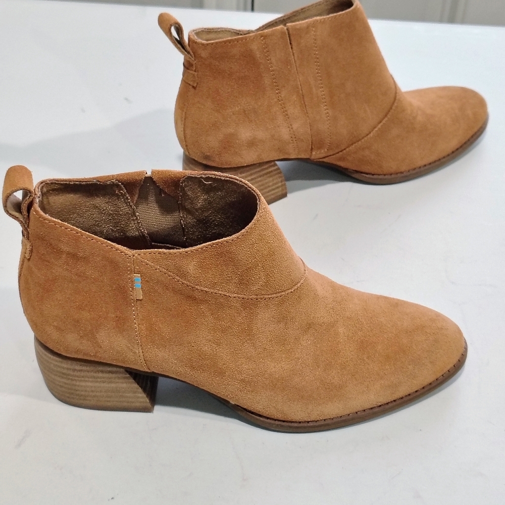 Toms Suede Tan Pull-Tab Ankle Booties Size 8.5